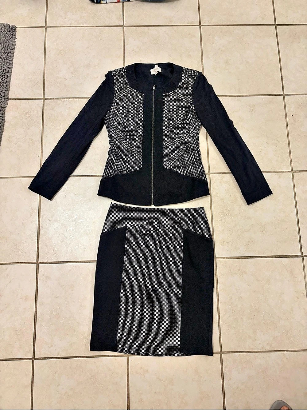 Laundry by Shelli Segal Black & White Skirt Set Size 6 Like New